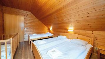 5 bedrooms, desk, iron/ironing board, WiFi