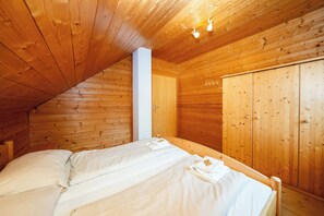 5 makuuhuonetta, työpöytä, silitysrauta/-lauta, Wi-Fi