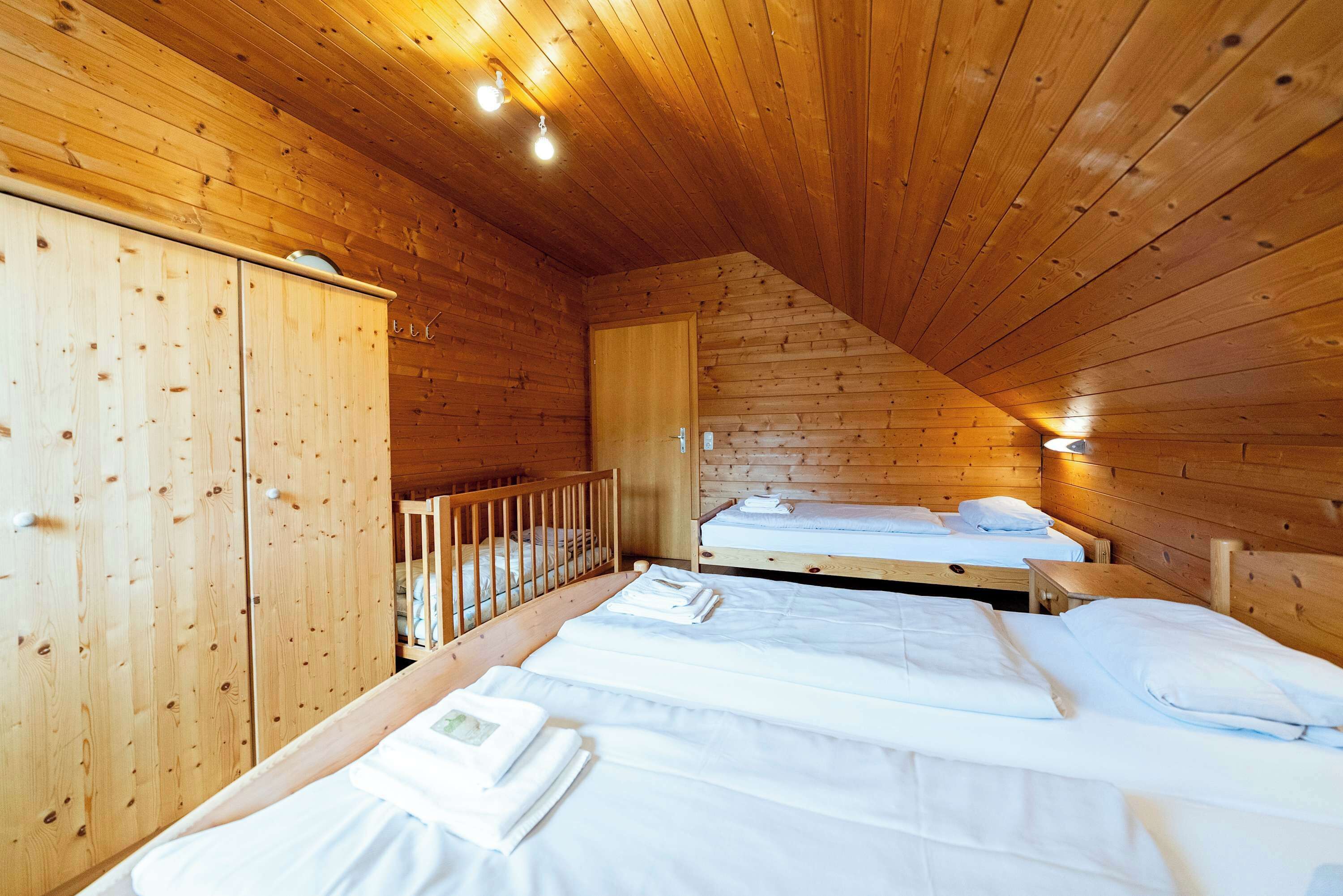 5 soverom, skrivebord, strykejern/-brett og wi-fi