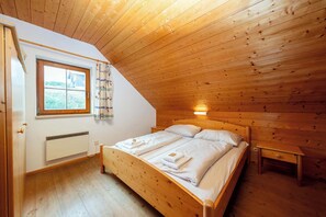 5 Schlafzimmer, Schreibtisch, Bügeleisen/Bügelbrett, WLAN