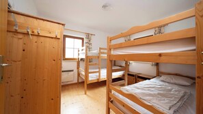 5 camere, una scrivania, ferro/asse da stiro, Wi-Fi