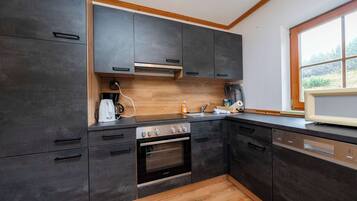 KĂŒhlschrank, Ofen, Herdplatte, GeschirrspĂŒler