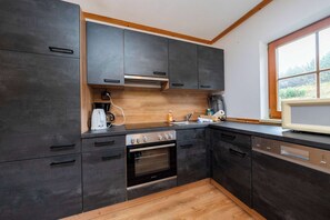 Geladeira, fogão, cooktop, lava-louças