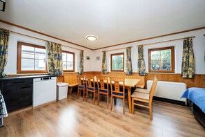 Dining - Chalet Hochlocken | Sauna | Kitchen | Ski-in/out (Ebensee)