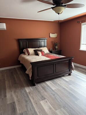 4 soverom, strykejern/-brett, wi-fi og sengetøy