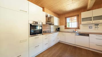 Kühlschrank, Ofen, Herdplatte, Geschirrspüler