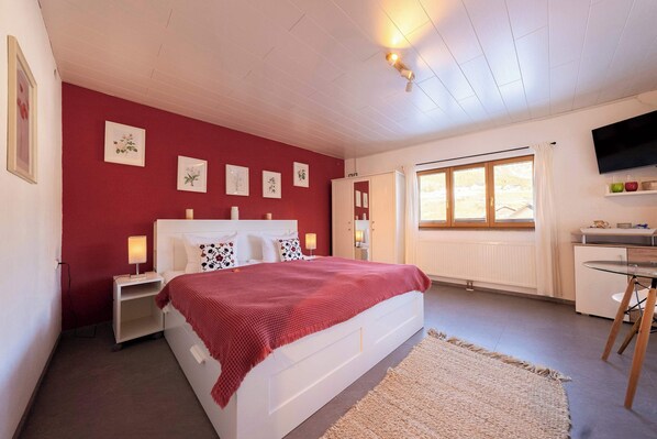 1 bedroom, WiFi, bed sheets