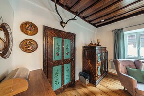 Interior - Strauss Suite | Kitchen | Parking | Garden (Altaussee)