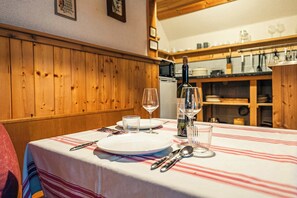 Dining - Schnitzler Apartment | Kitchen | Parking | Garden (Altaussee)