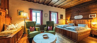 Schnitzler Apartment | Kitchen | Parking | Garden