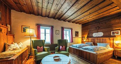 Schnitzler Apartment | Kitchen | Parking | Garden