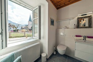 Bruser, hårtørrer, håndklæder