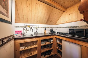 Réfrigérateur, four, plaque de cuisson, cafetière/bouilloire