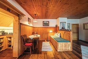 Dining - Torberg Apartment | Kitchen | Parking | Garden (Altaussee)