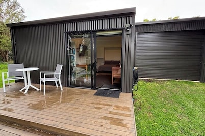 Clendon Cove Olive Studio with boat ramp and good for Cape Brett walkers