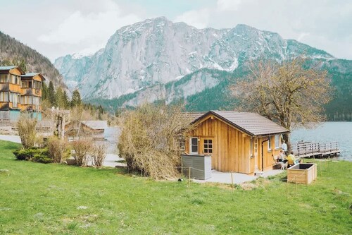 Theodor Herzl Suite | Kitchen | Parking | Garden