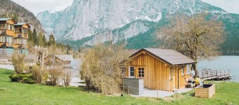 Theodor Herzl Suite | Kitchen | Parking | Garden