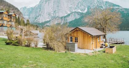 Theodor Herzl Suite | Kitchen | Parking | Garden