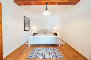 1 chambre, bureau, fer et planche à repasser, Wi-Fi