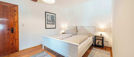 1 sovrum, skrivbord, strykjärn/strykbräda och wi-fi