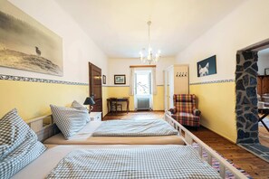 1 slaapkamer, een strijkplank/strijkijzer, wifi, beddengoed