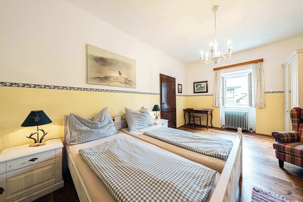 1 slaapkamer, een strijkplank/strijkijzer, wifi, beddengoed