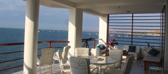 Frente al mar, lujoso apartamento. vista espectacular. Playa Las Pocitas-Mancora