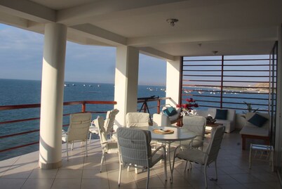 Frente al mar, lujoso apartamento. vista espectacular. Playa Las Pocitas-Mancora