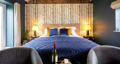 Bolesworth Bothy - sleeps 2 guests in 1 bedroom