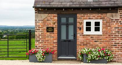 Bolesworth Bothy - sleeps 2 guests in 1 bedroom