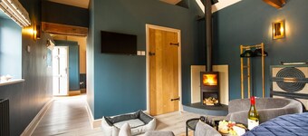 Bolesworth Bothy - sleeps 2 guests  in 1 bedroom