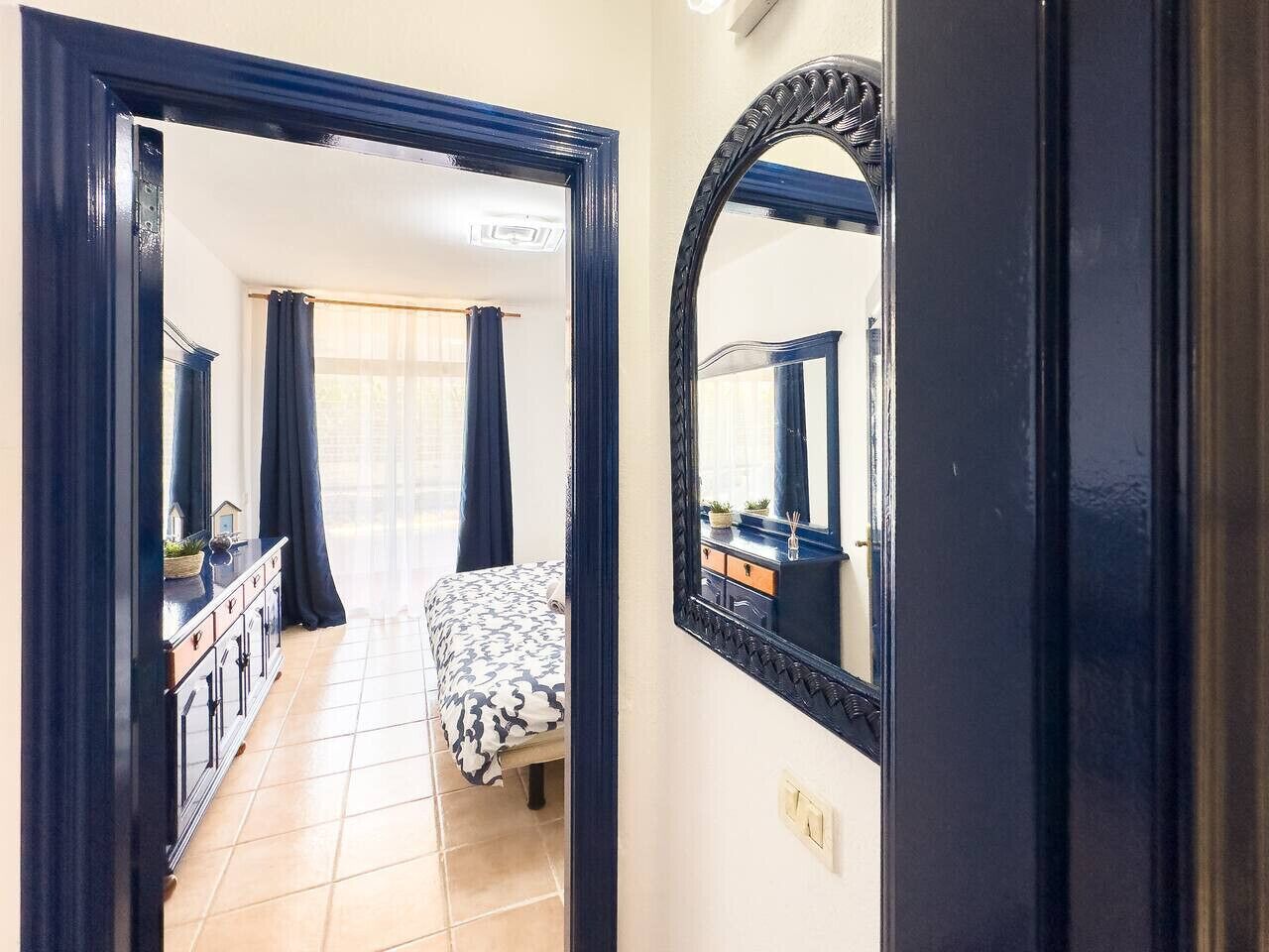 1 habitación, tabla de planchar con plancha, wifi y ropa de cama 