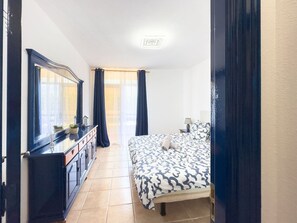 1 chambre, fer et planche à repasser, Wi-Fi, literie fournie