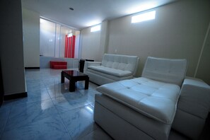Suite | Iron/ironing board, free WiFi