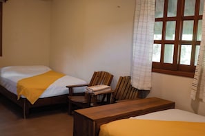 Quarto superior, sacada, vista para o jardim | Wi-Fi de cortesia