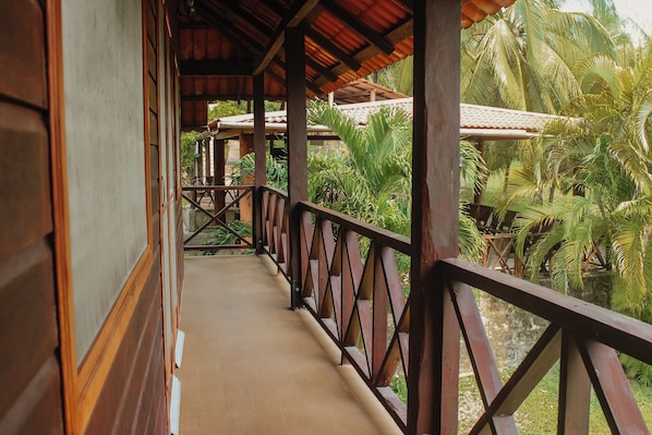 Quarto superior, sacada, vista para o jardim | Sacada