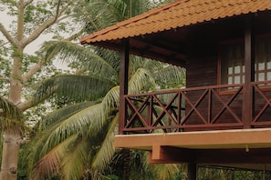 Quarto superior, sacada, vista para o jardim | Sacada
