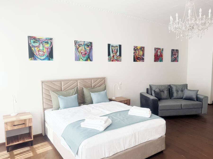 Habitación con 1 cama doble o 2 individuales | Caja fuerte, escritorio, cortinas opacas y sistema de insonorización
