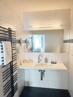 Doppel- oder Zweibettzimmer | Badezimmer