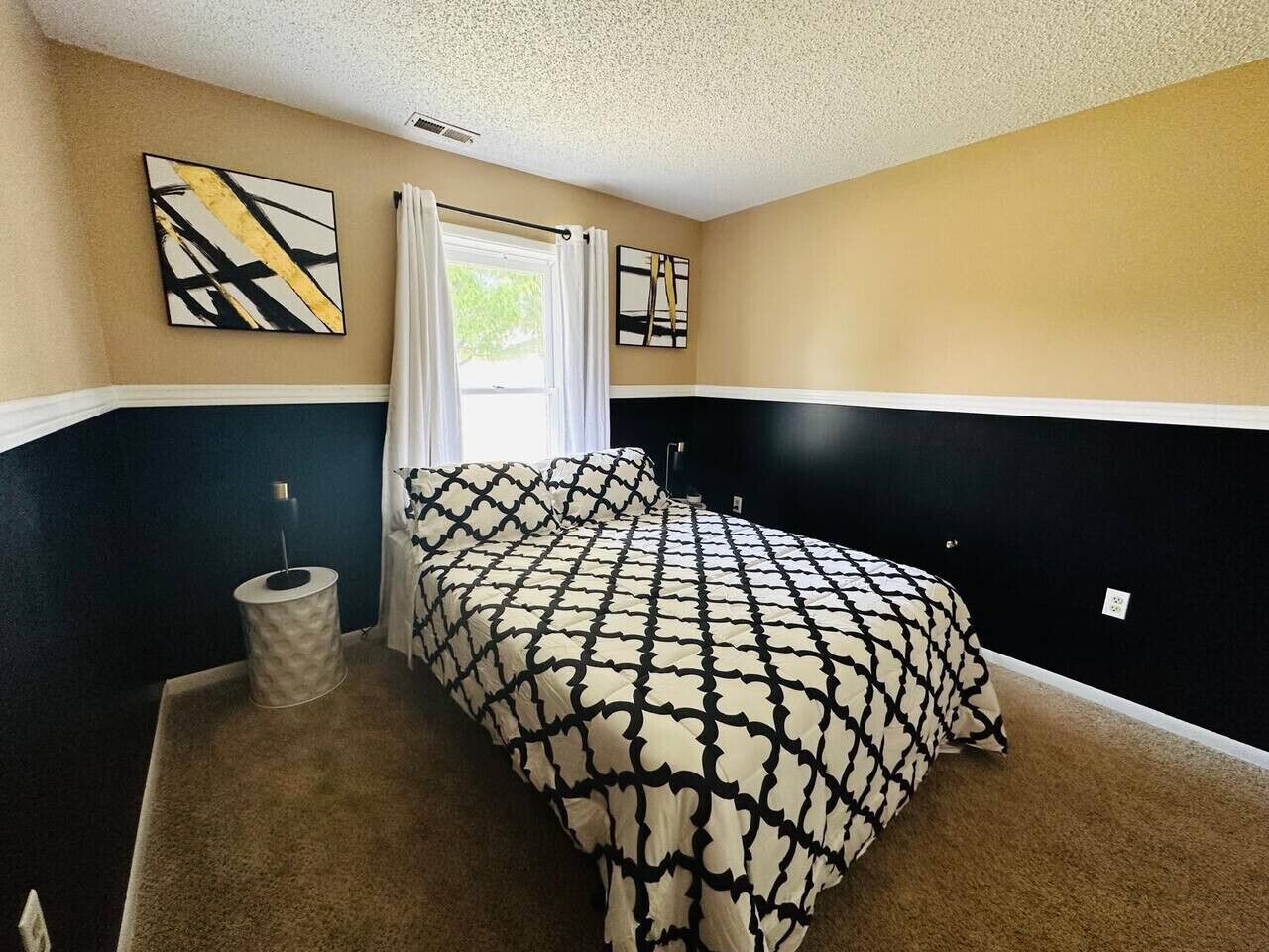 4 bedrooms, desk, WiFi