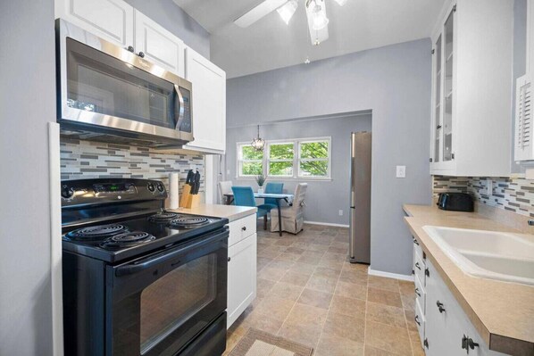 Fridge, microwave, oven, coffee/tea maker