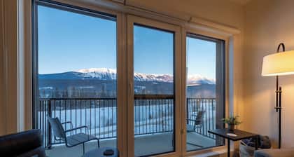 OSO Summit - Downtown Riverfront Condo with Mountain Views