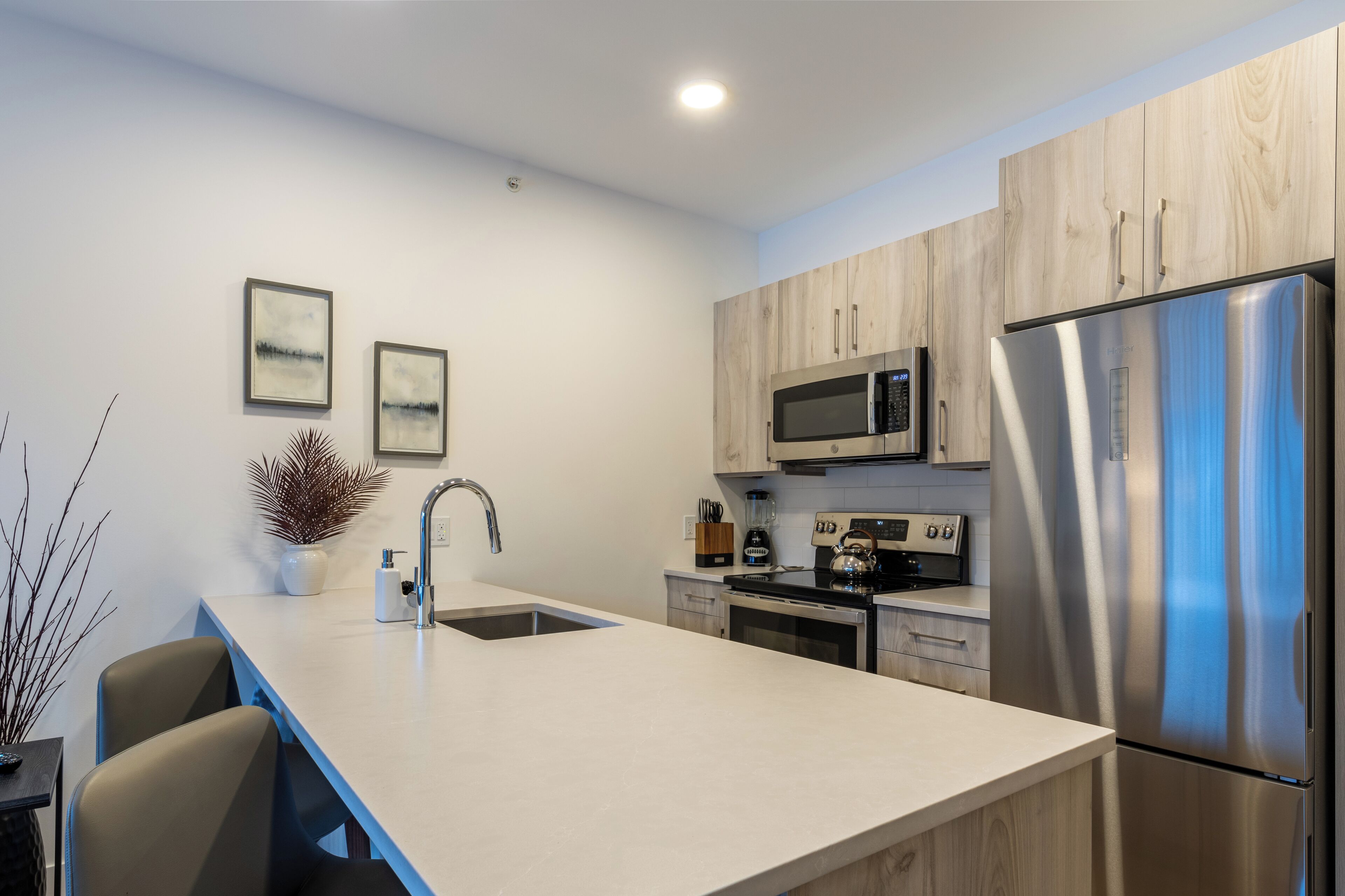 Frigorifero, microonde, forno, piano cottura