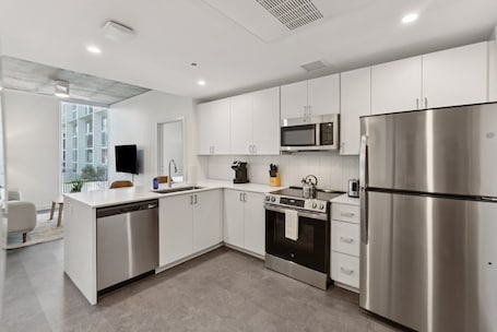 Suite, 2 Bedrooms | Private kitchen | Fridge, microwave, oven, stovetop
