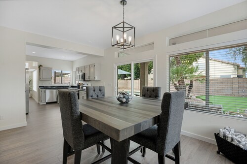 Family Friendly, Putting Green and Heated Pool. Centrally located!