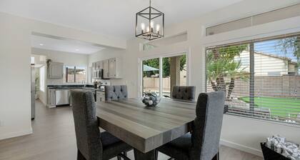 Family Friendly, Putting Green and Heated Pool. Centrally located!