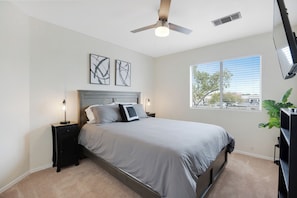 5 عدّة غرف نوم ومكواة/لوح كي وسرير سفر وواي فاي مجانًا