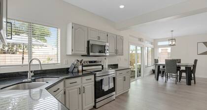 Family Friendly, Putting Green and Heated Pool. Centrally located!