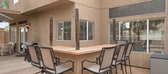 Family Friendly, Putting Green and Heated Pool. Centrally located!