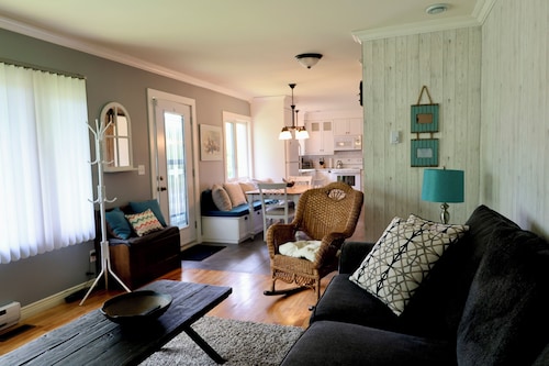    •   Cozy 3-Bedroom Main-Floor Bungalow, Prime Location